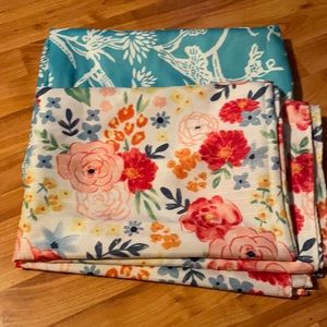 Table cloths fits 4-6 chairs